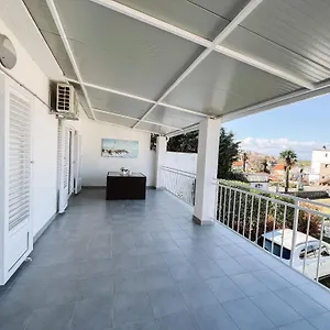 Apartment Modern In The Heart Of, Njivice